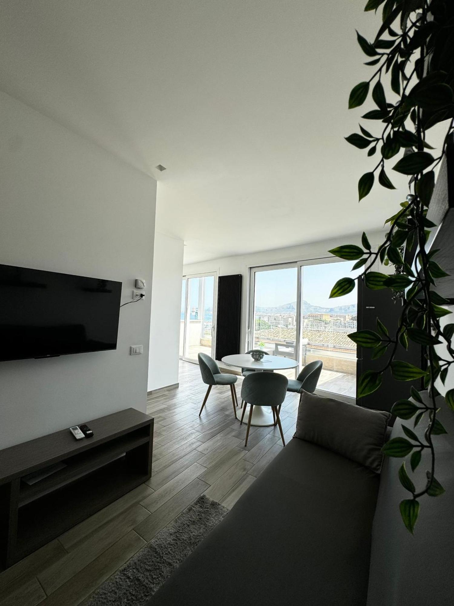 Palermo Inn Marina Exclusive View Екстериор снимка