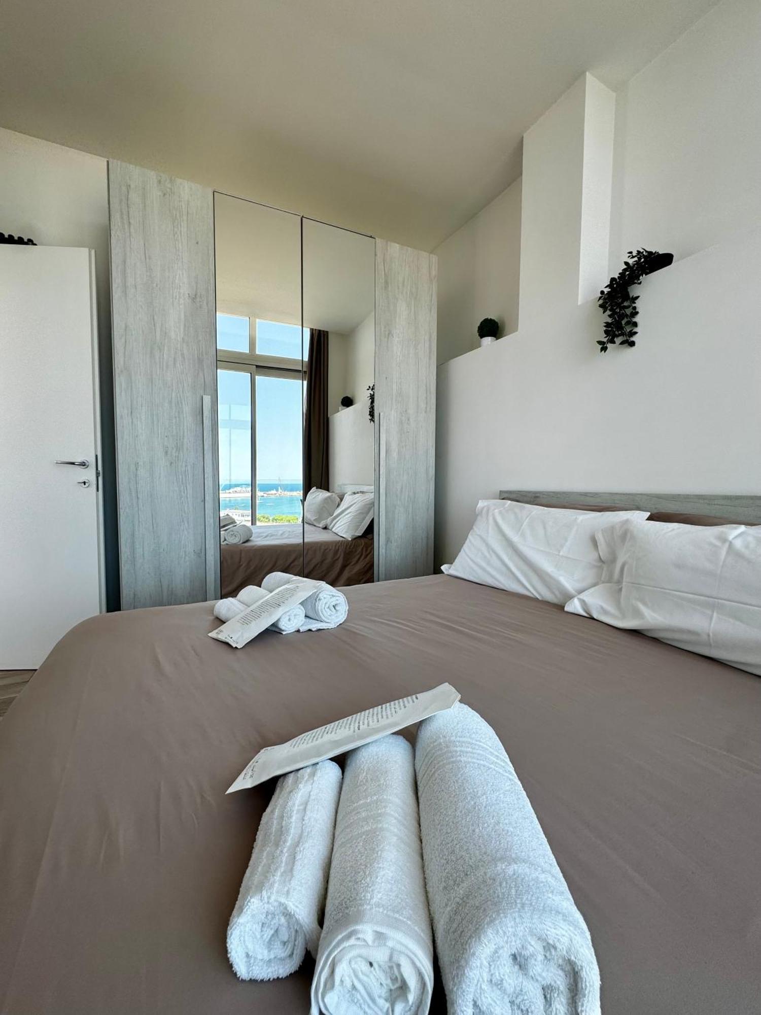 Palermo Inn Marina Exclusive View Екстериор снимка